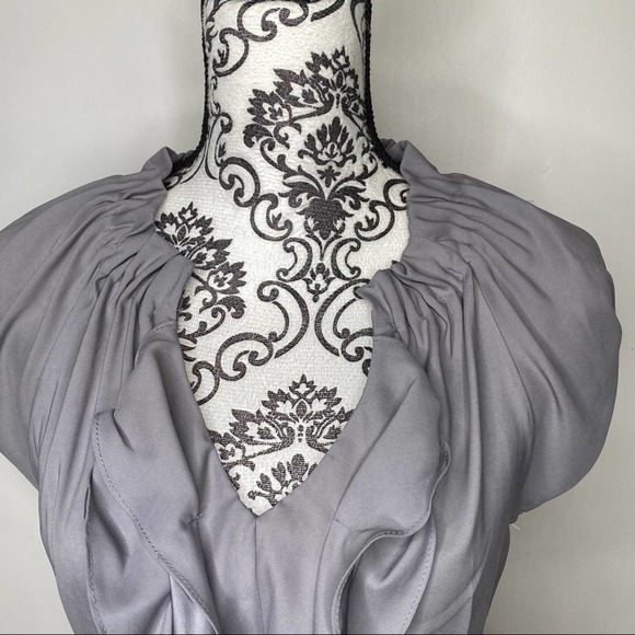 Express GRAY RUFFLE FRONT CAP SLEEVE - Picture 3 of 7